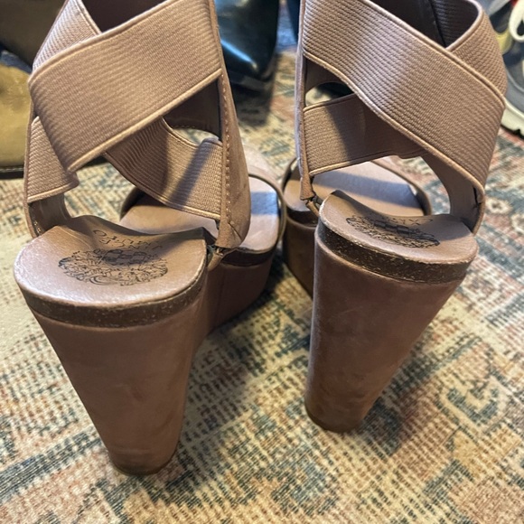 Vince Camuto platform - Picture 3 of 4